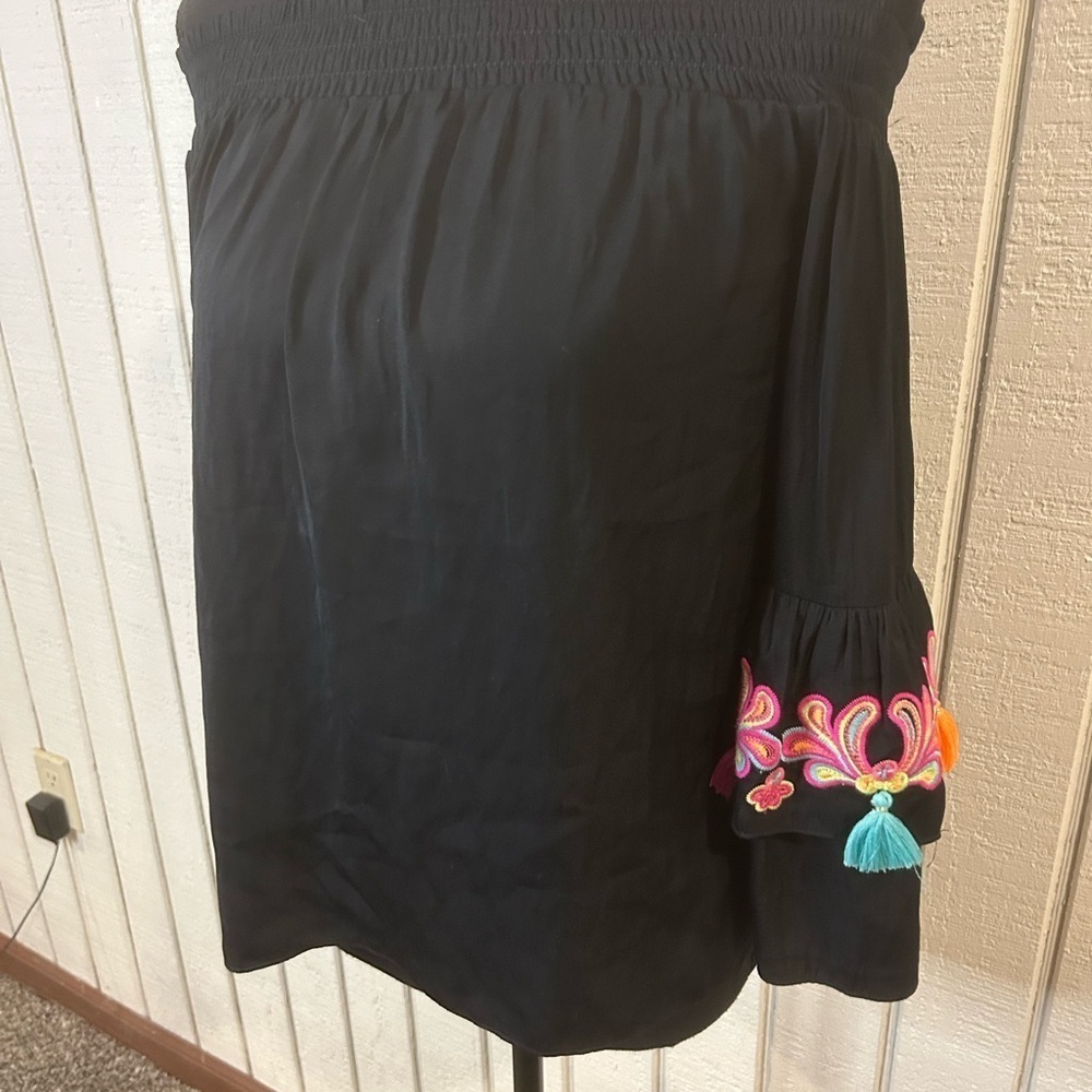 Lilly Pulitzer Tobyn Off Shoulder Top, size XS. - Picture 5 of 7